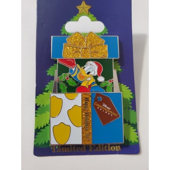 Happy Holidays 2017 Cornado Springs Resort Present Feat Donald Duck - Picture 2 of 2